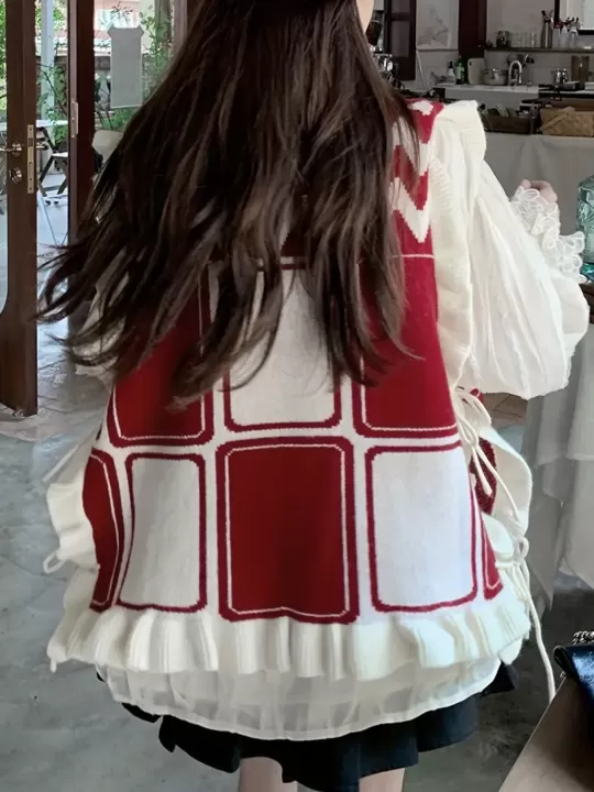 🌸 سترة بلا أكمام بنقشة مربعات وزهور ثلاثية الأبعاد – لمسة أنثوية بطابع ريفي عصري! 🌸 3