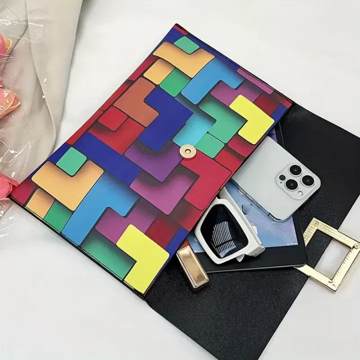 ✨👜 حقيبة صيفية عصرية بنمط هندسي ملوّن 🌈☀️ 3
