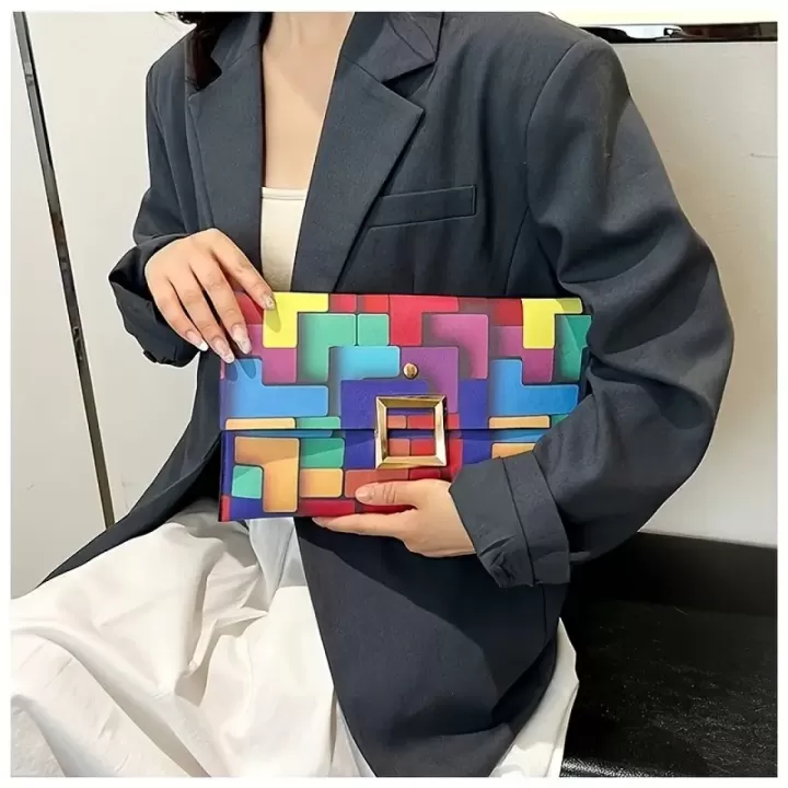 ✨👜 حقيبة صيفية عصرية بنمط هندسي ملوّن 🌈☀️ 5