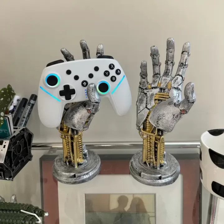 🎮 1. منظم مكتبي سايبربانك متعدد الوظائف 📌 مناسب لوحدات التحكم والهواتف | ديكور ميكانيكي بأسلوب الخيال العلمي | مثالي للمنزل والمكتب 🏠💼